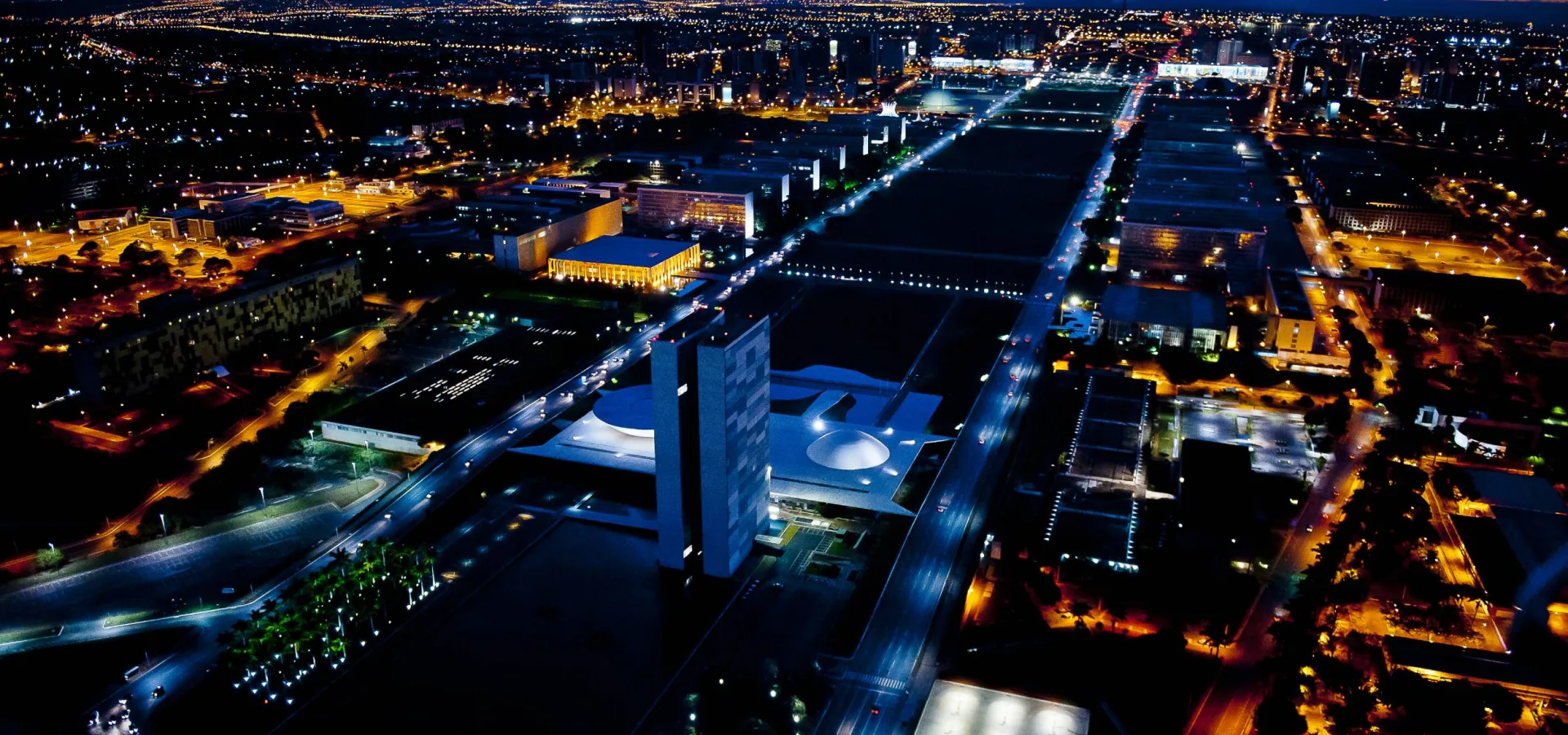 Banner Internet para Empresas — CNTB Telecom, provedora de internet empresarial e conectividade corporativa com SLA 4h, monitoramento NOC 24/7 e backbone próprio